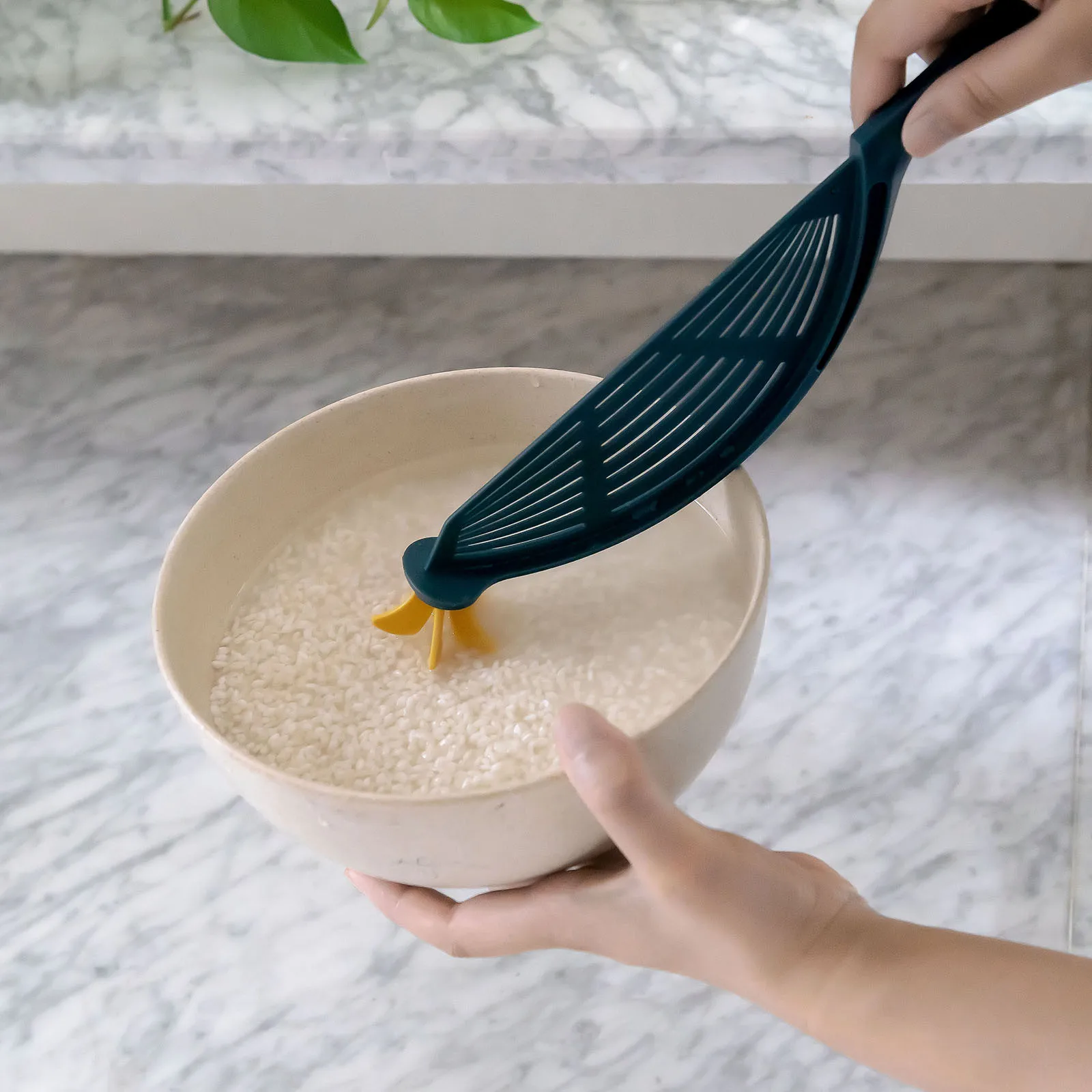 

1PC Creative Home Furnishing Convenient Convenient Hanging Rice Washer Household Harmless PP Cleaner Rice Cleaner Dust Collector
