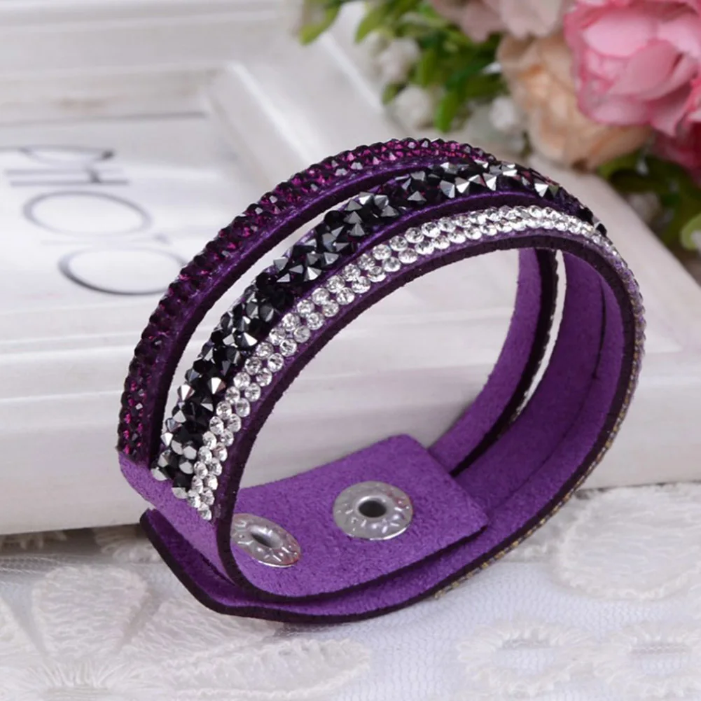 Женский бархатный браслет на запястье в стиле панк цвет черный синий кожа стразы