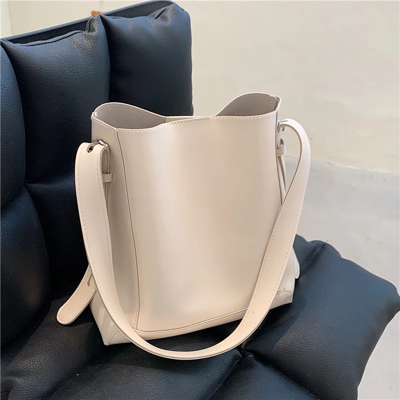 

Simple Solid Design Wide Strap Bucket Shoulder Bags For Women High Quality Soft Smooth PU Leather Purses And Handbags 2021 White