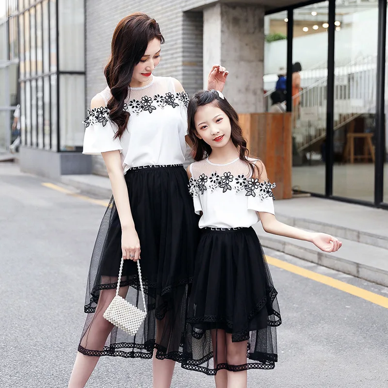 

WLG Mother Daughter Clorhing Set Family Matching Clothes Summer Floral Pattern White Shirt and Black Mesh Skirt Set