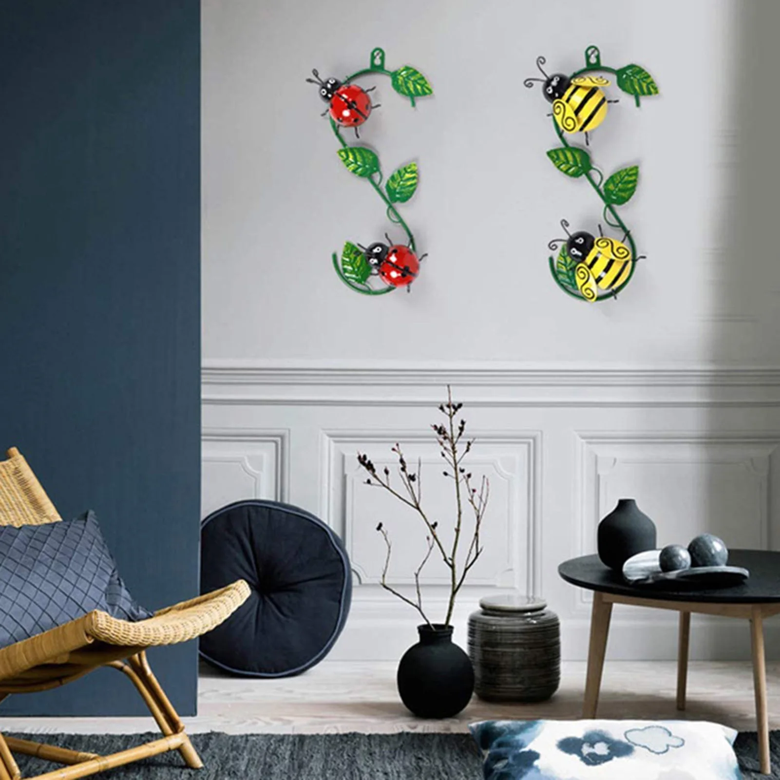 

Hanging Metal Bumble Bee And Ladybird Shape Pendant Wall Hanging Garden Outdoor Home Hanging Decoration Special Gift
