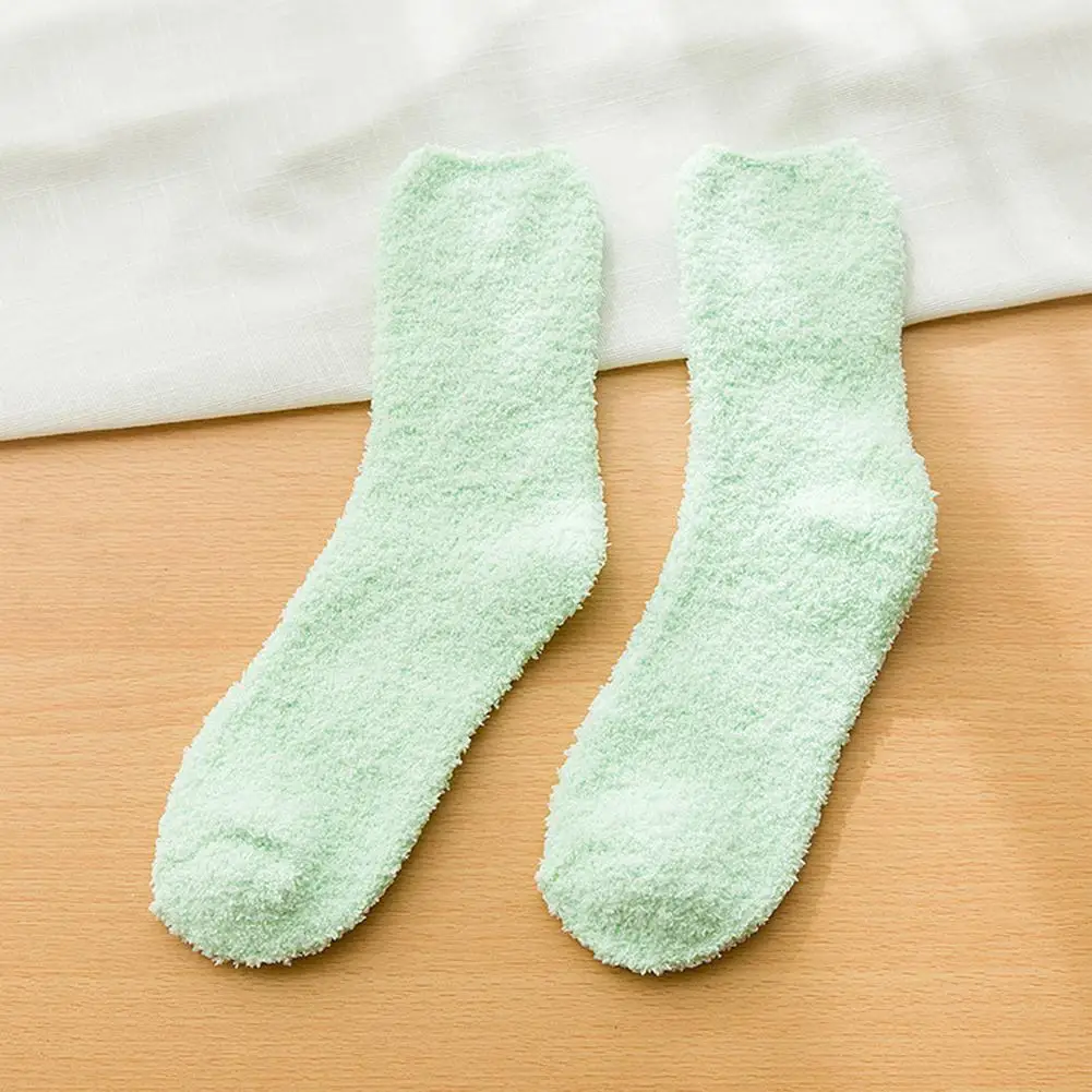 Light green Женские милые мягкие пушистые носки ярких цветов коралловые бархатные зимние теплые носки для девочек махровые ворсистые носки - Цвет: Light green