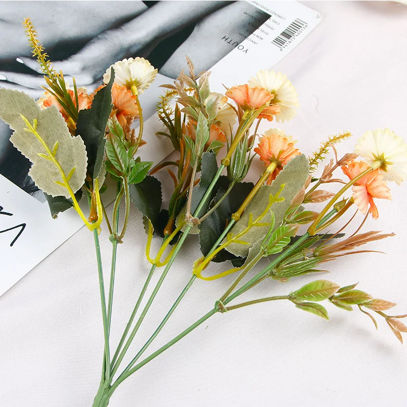 Шелковые ромашки окно зелень искусственная Осеннее украшение для стола