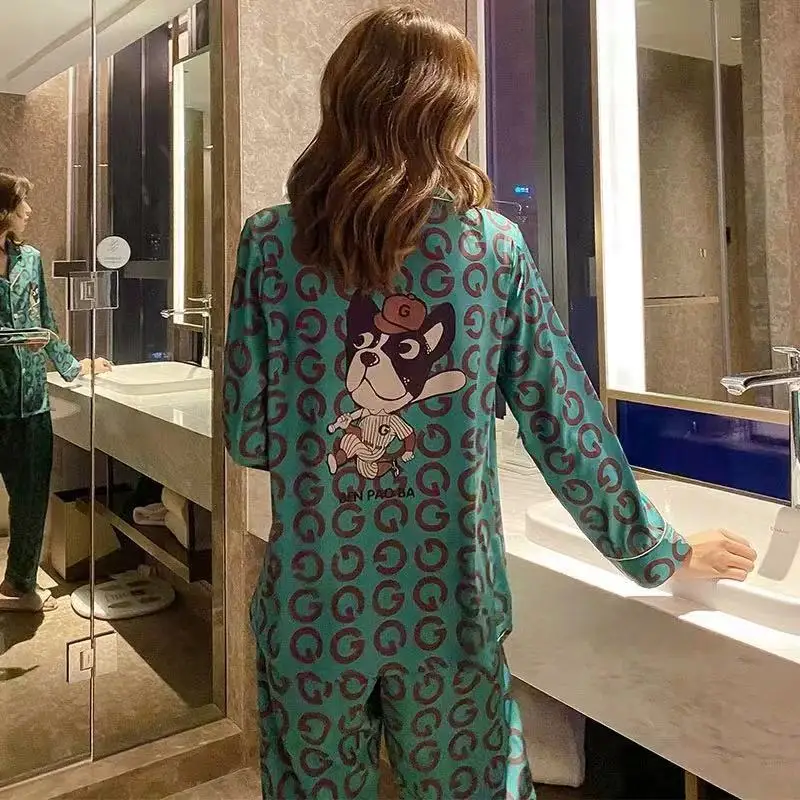 

Two pieces of high-end silk outdoor pajamas