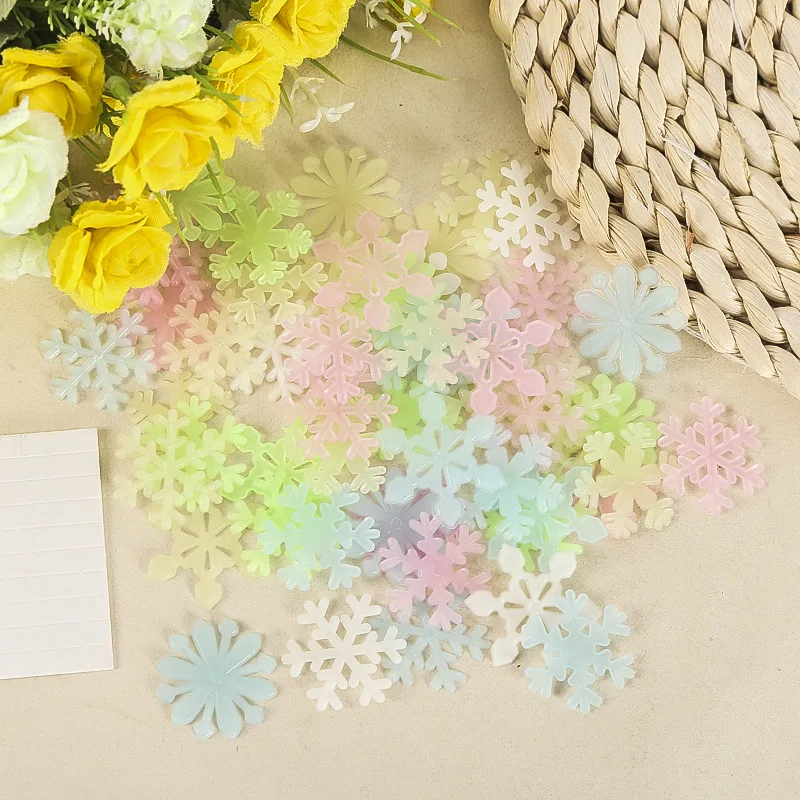 50 шт./пакет 3 см светится в темноте игрушки светящиеся наклейки снежинки Спальня