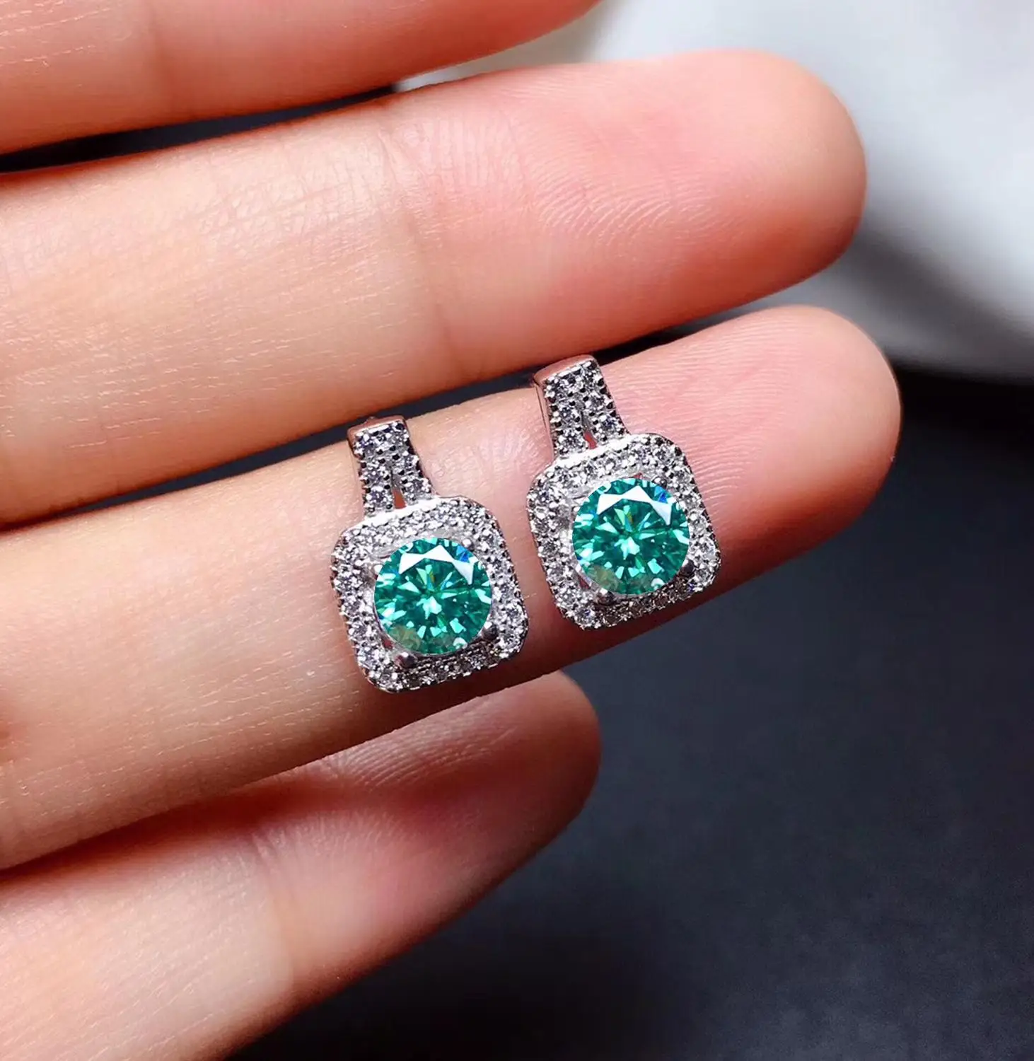 

MDINA 1 Carat Green Moissanite Square Jewelry Set 925 Silver Ring Earrings Pendant 3 Pieces Suits Wedding Jewelry for Women