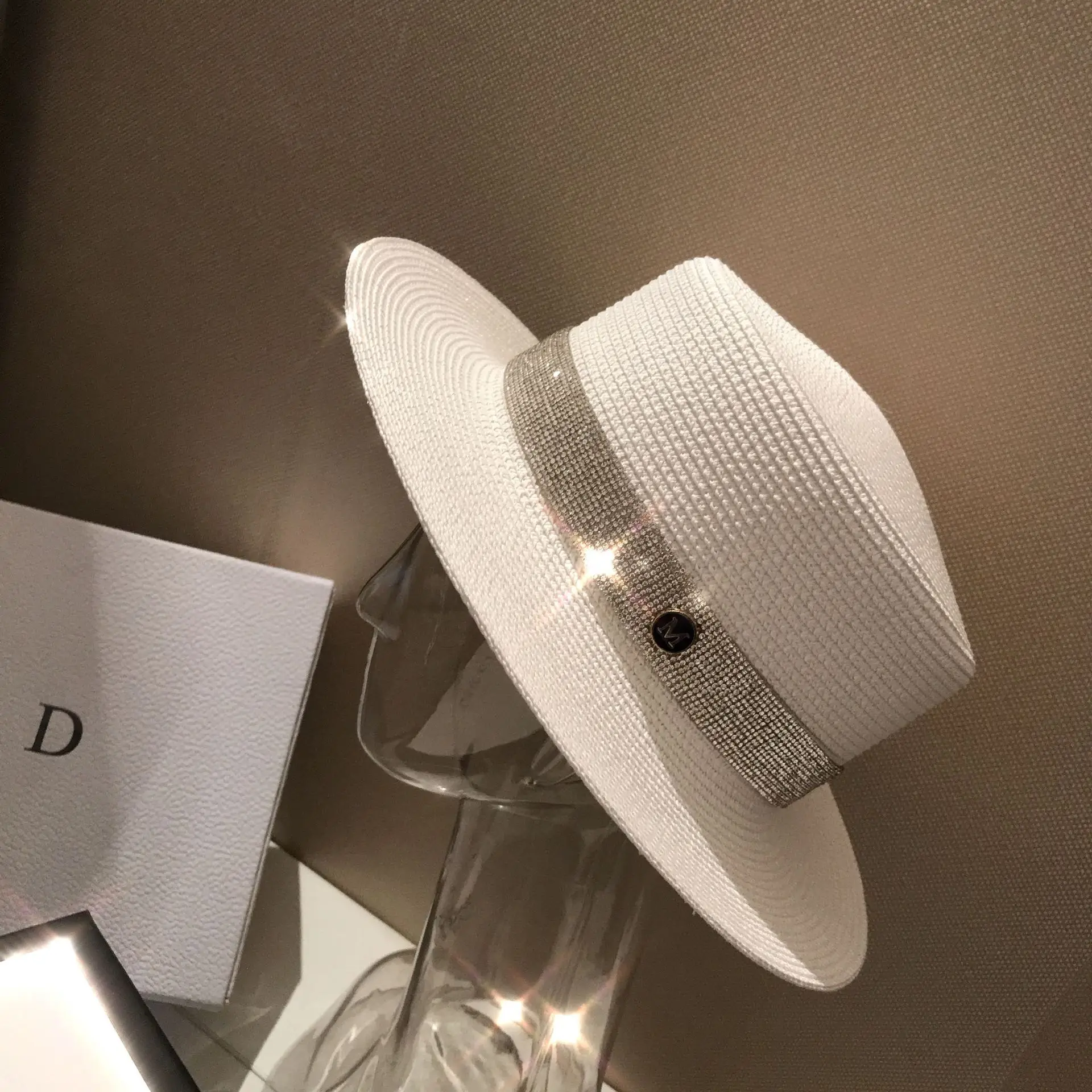 Шляпа женская Соломенная с широкими полями Федора плоским верхом и камнями для