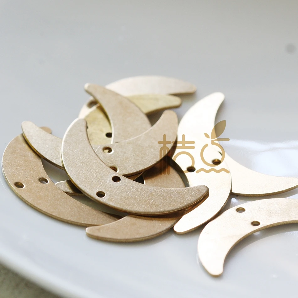 

Необработанный латунный лунный полумесяц-Шарм 28x16 мм, 10 шт.