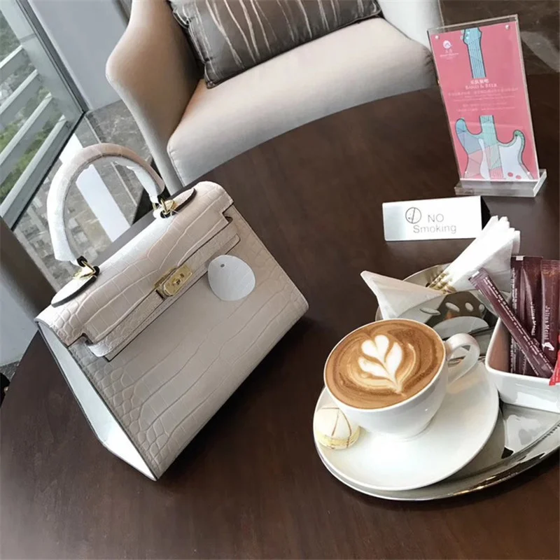 

2021 new European and American fashion style shoulder bag female leather handbag messenger bag female bag leather bright bread
