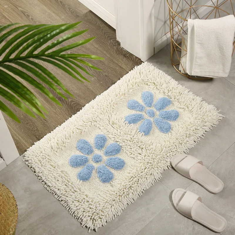 Противоскользящий коврик из синели для ванной комнаты с рисунком лепестков