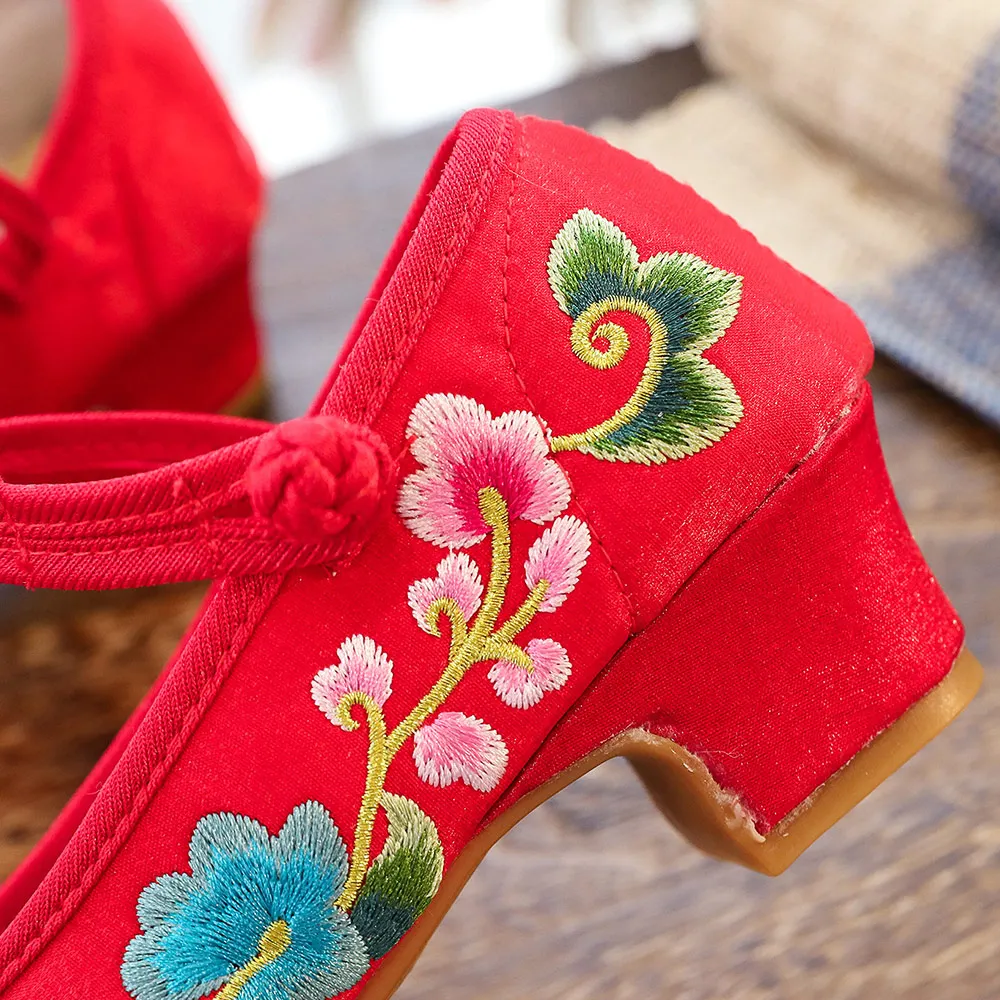 Женские Фланелевые Туфли лодочки Veowalk с 3D цветочной вышивкой на блочном каблуке