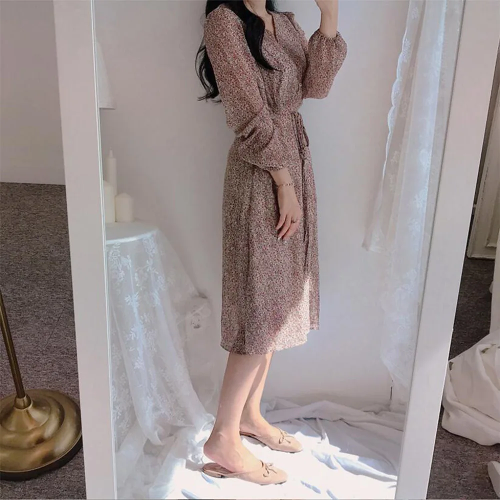 Шифоновое платье-трапеция с V-образным вырезом длинным рукавом и цветочным