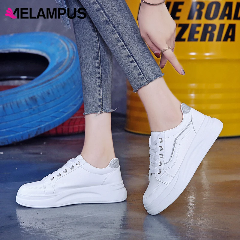 Женские белые туфли на толстой подошве удобная спортивная обувь нескользящие