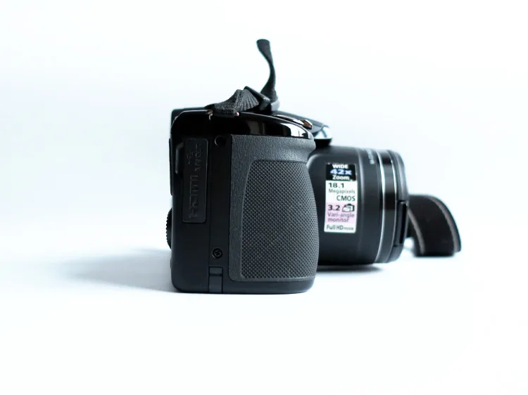 Бывшая в употреблении цифровая камера Nikon COOLPIX P520 1080 МП Full HD p видео Встроенный GPS 42x