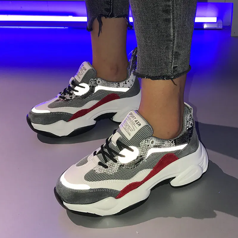 Женские кроссовки на платформе элегантные универсальные туфли плоской подошве