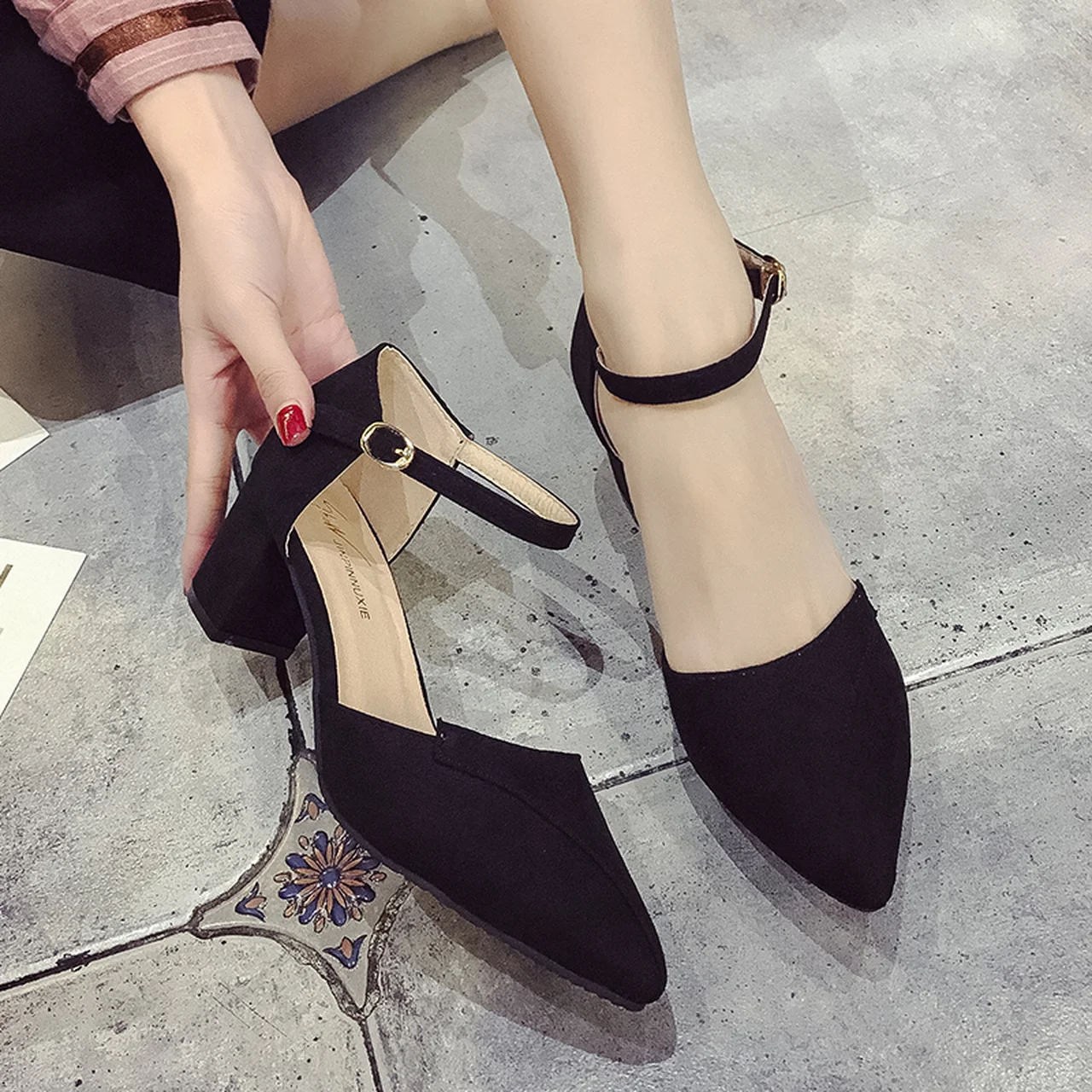 

2021 summer fashion women's high-heeled shoes women's casual pointed toe buckle thick heel high-heeled shoes women's sandals