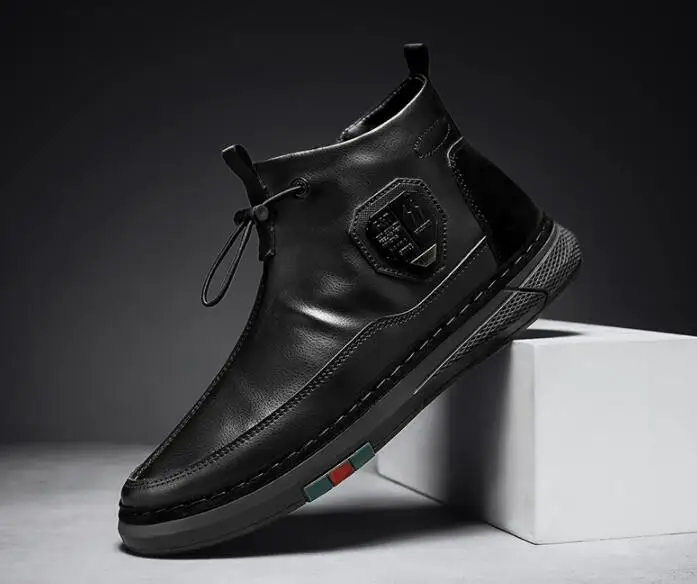 

Men Casual Shoes Winter leather Shoes Men Fashion Sneakers Student High Top Shoes Outdoor Jogging Shoes New Men Vulcanize Shoes