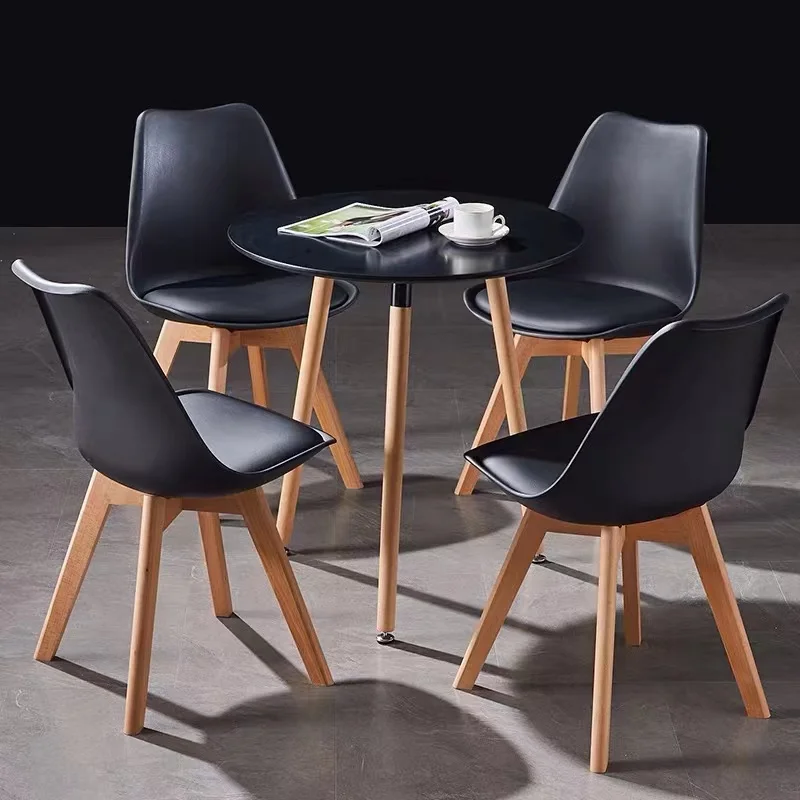 Набор из четырех современных обеденных стульев вдохновленных цельным