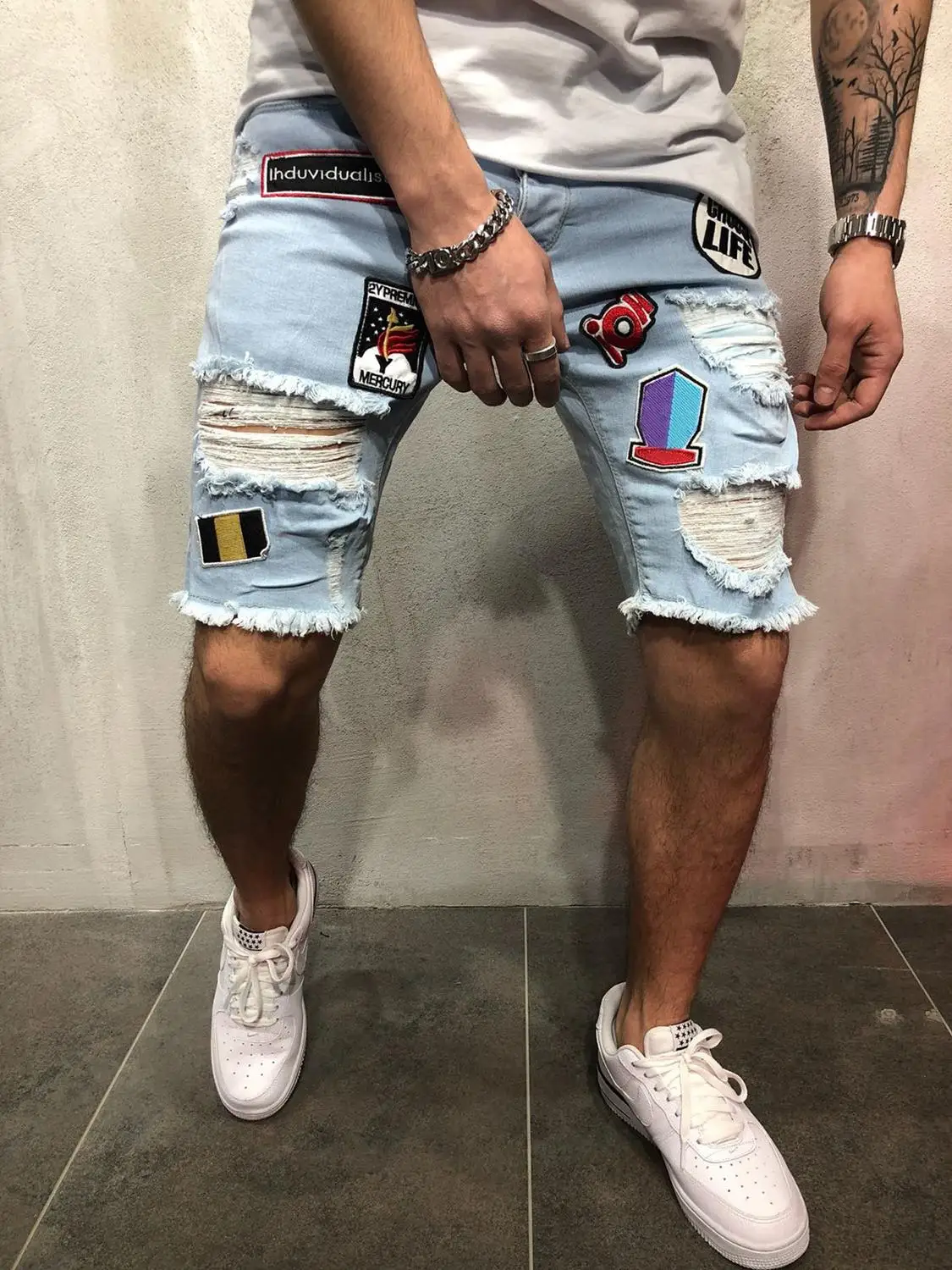 

2020 Men's new hole jean zipper fly light blue ripped jeans shorts denim shorts for men