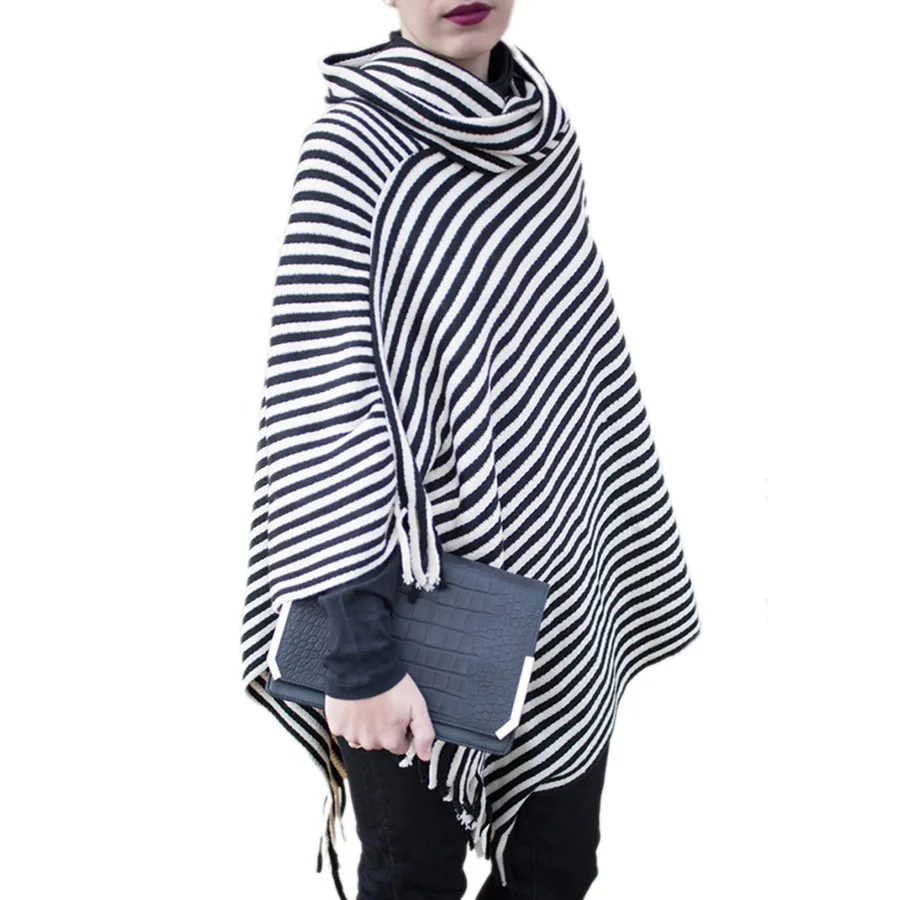 Осенне зимние свитера женские накидки водолазки пуловеры пончо с кисточками