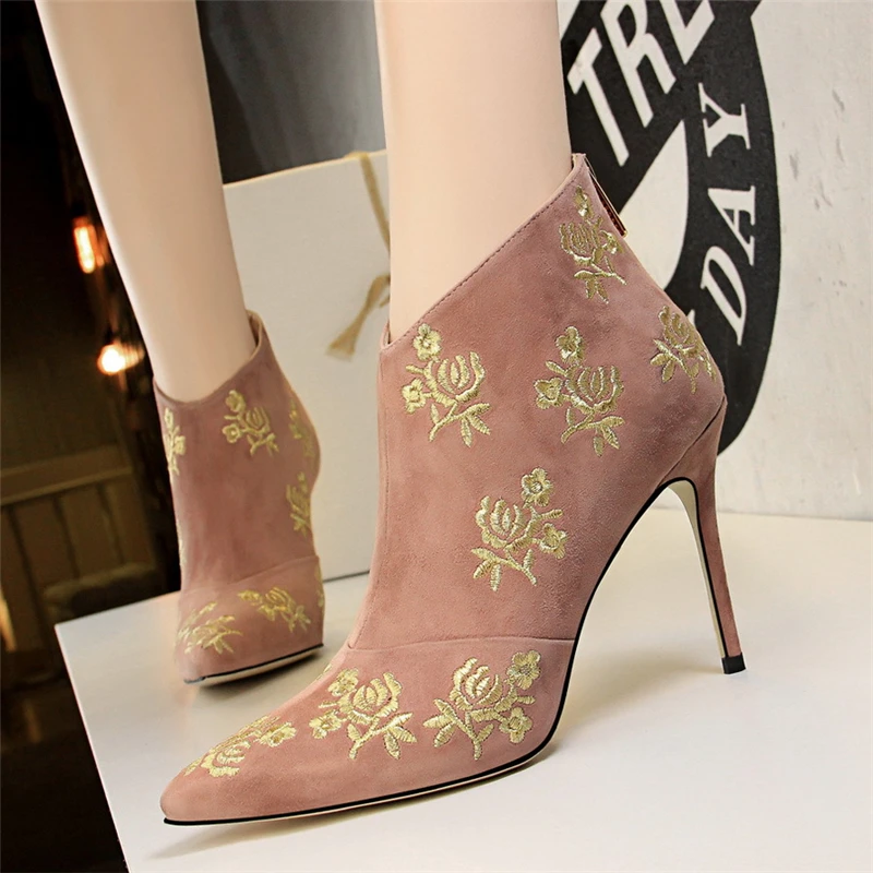 

Women's Shoes