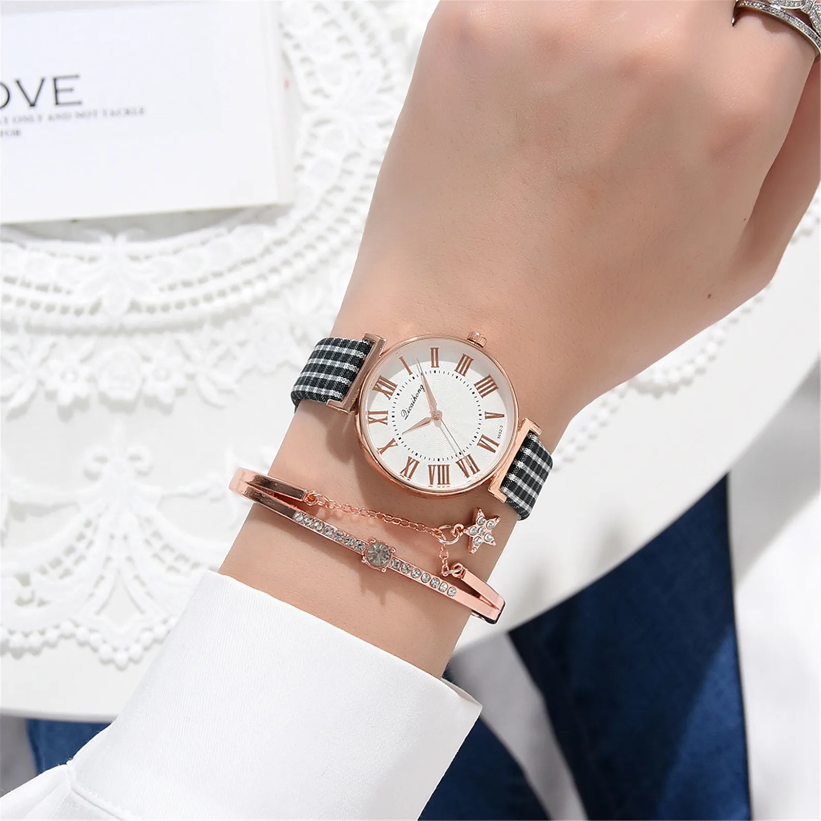 

Ladies Watch Quartz Dial Plaid Strap Quartz Watch Bracelet Decoration Gift Watch reloj relogio montre reloj mujer