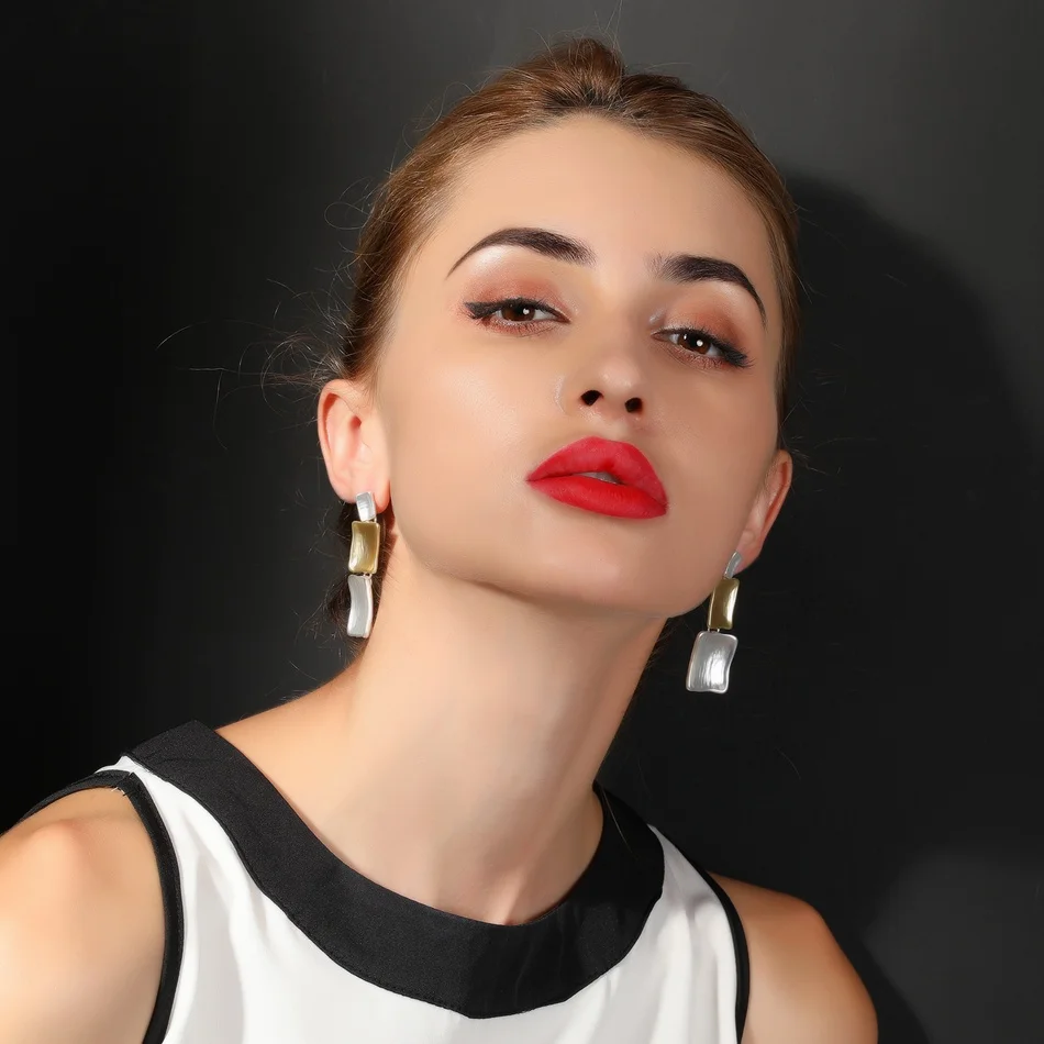 Женские трендовые серьги Match Right золотого цвета геометрические эффектные длинные