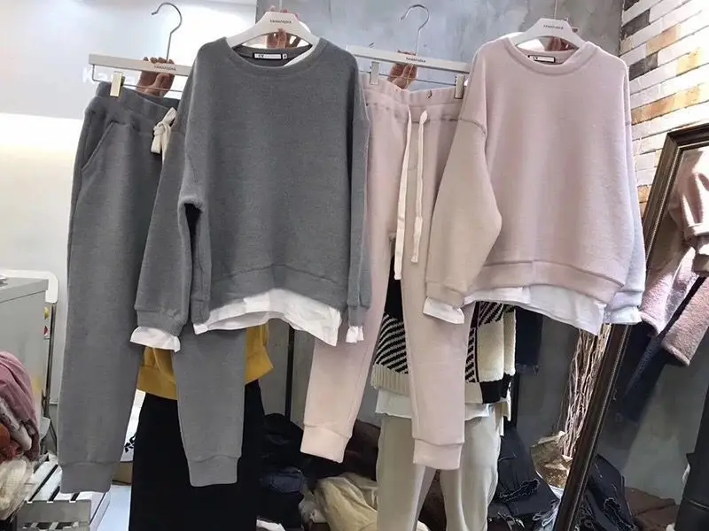 Женский спортивный костюм из двух предметов свободный со свитером и брюками