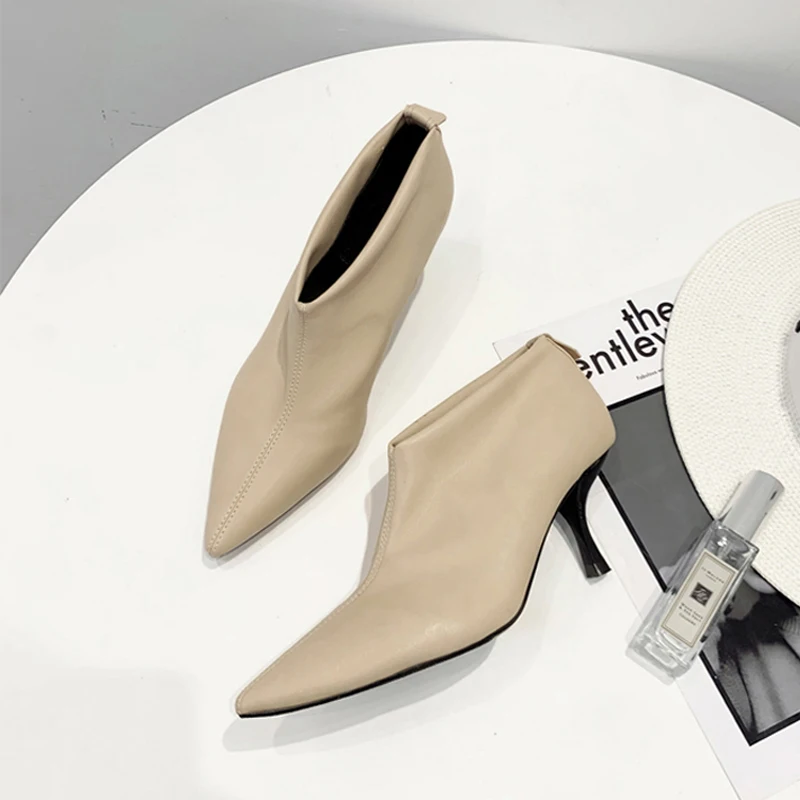 Женские дизайнерские короткие ботинки зимняя обувь на тонком каблуке с острым