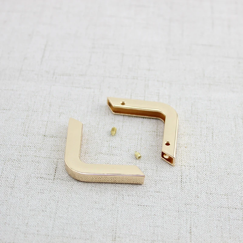 100 шт 4х4см сумки треугольные заслонки торцевые зажимы в винтах светильник