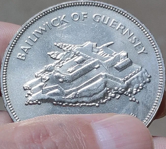38 мм Guernsey 100% настоящая памятная монета оригинальная коллекция|Значки| |