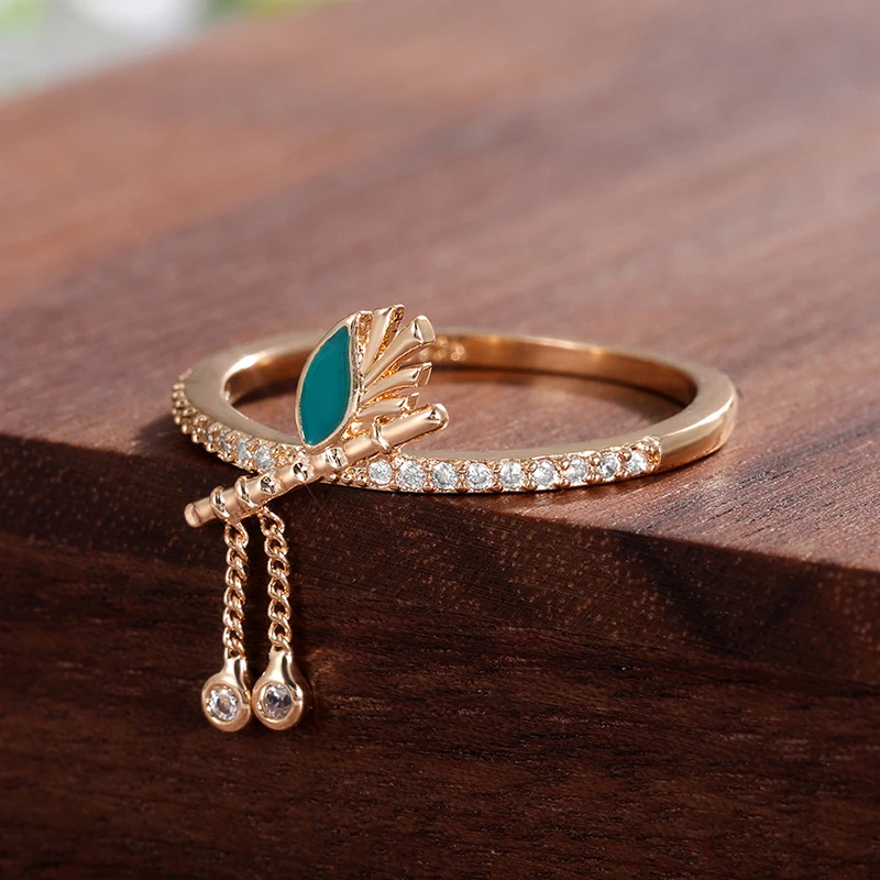 

Creative Gold Color Tassel Rings For Women Shine Tiny Cubic Zircon Stone Inlay Delicate Cocktail Ring Fashion Jewelry Party Gift