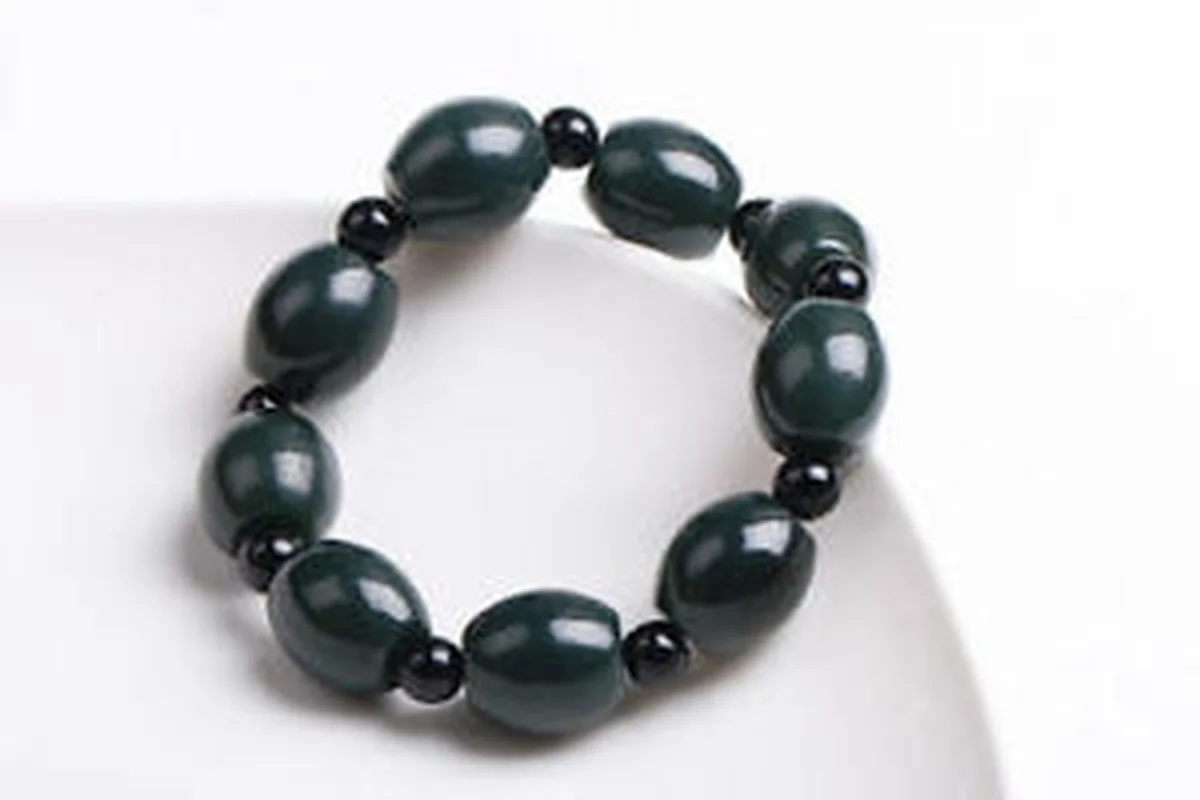 

Royal China Hetian Jade Carved Beads Bangle Bracelets And High-end Wealth Symbol