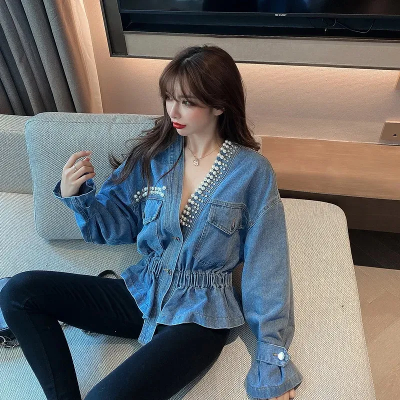 Пикантная джинсовая куртка с глубоким V образным вырезом и длинным рукавом