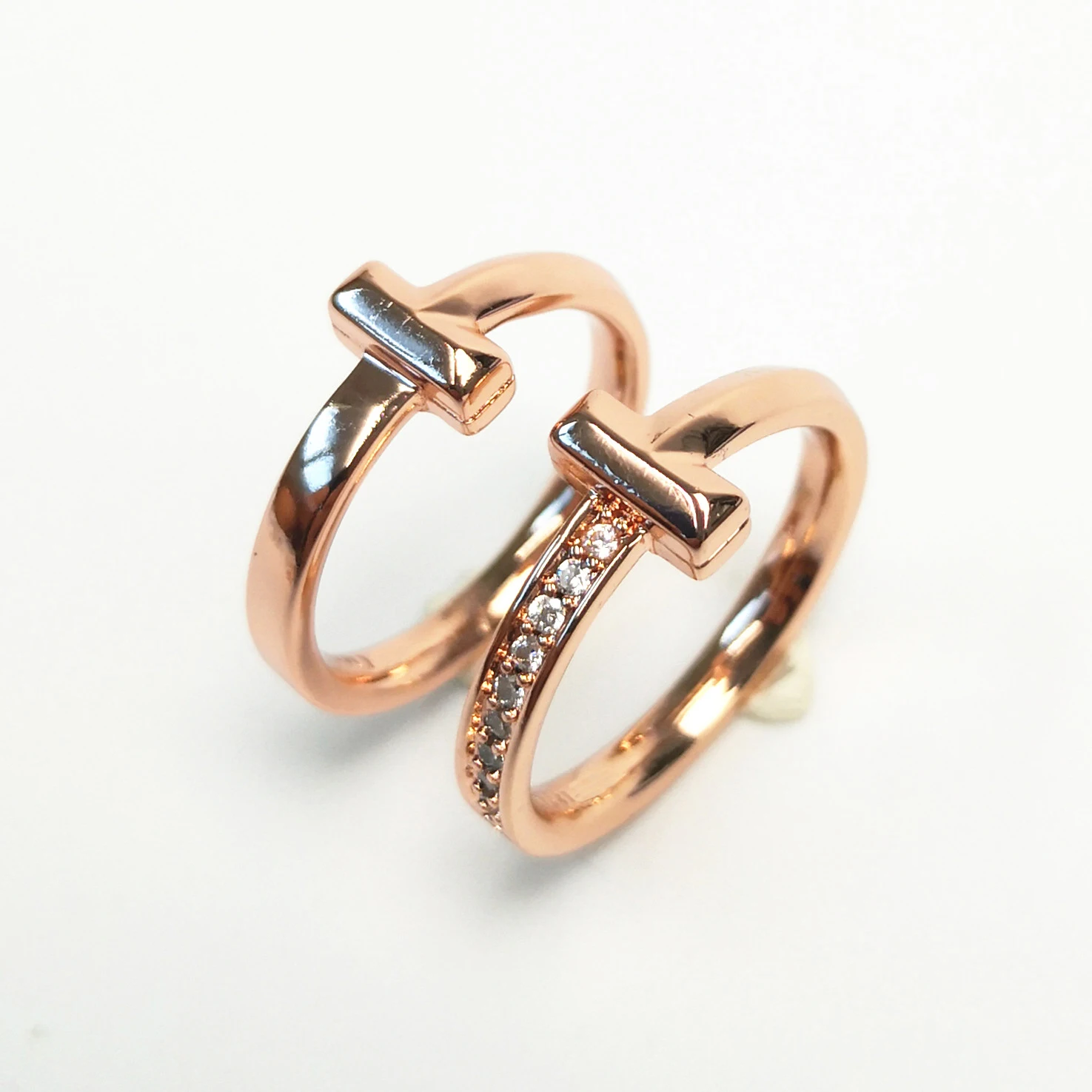 

Кольцо женское из серебра 925 пробы с алфавитом