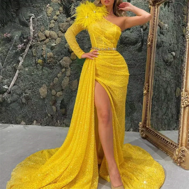 

Yellow Prom Dress Beading Sequin Feathers One Shoulder Pleat High Split Formal Evening Dresses Vestidos Elegantes Para Mujer