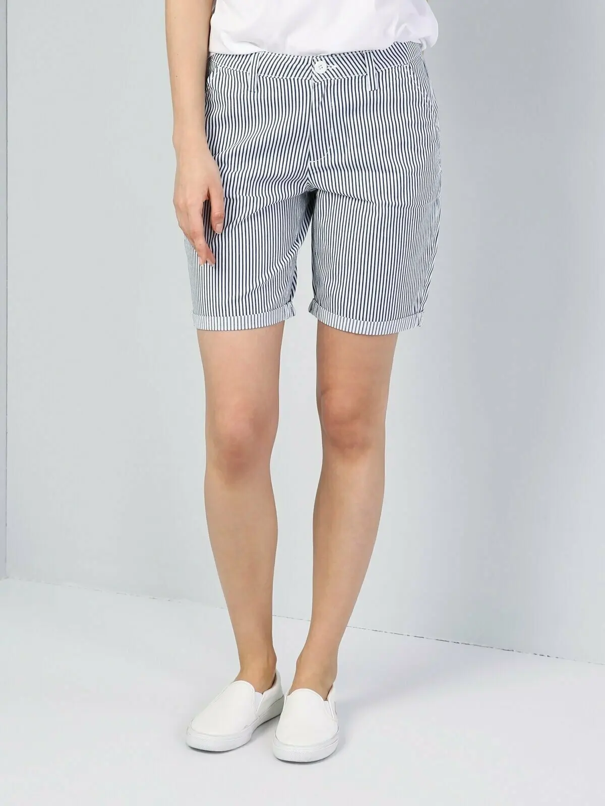 

Colins Woman Slim Fit Navy Short ,CL1043713