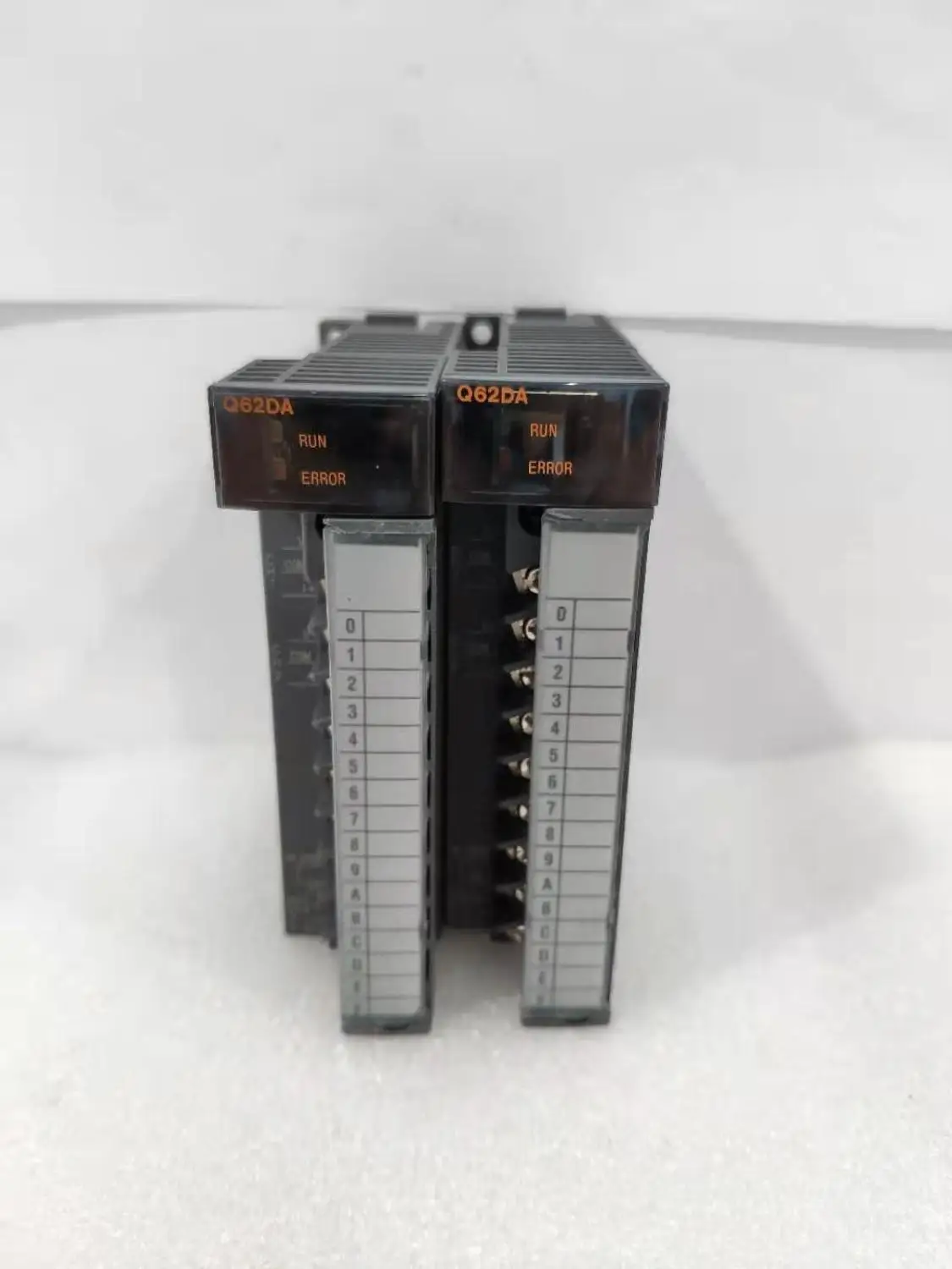 

Блок преобразователя Mitsubishi модели Q62DA