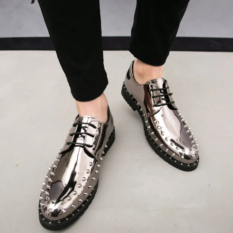 Туфли мужские из лакированной кожи европейские блестящие с заклепками Мокасины