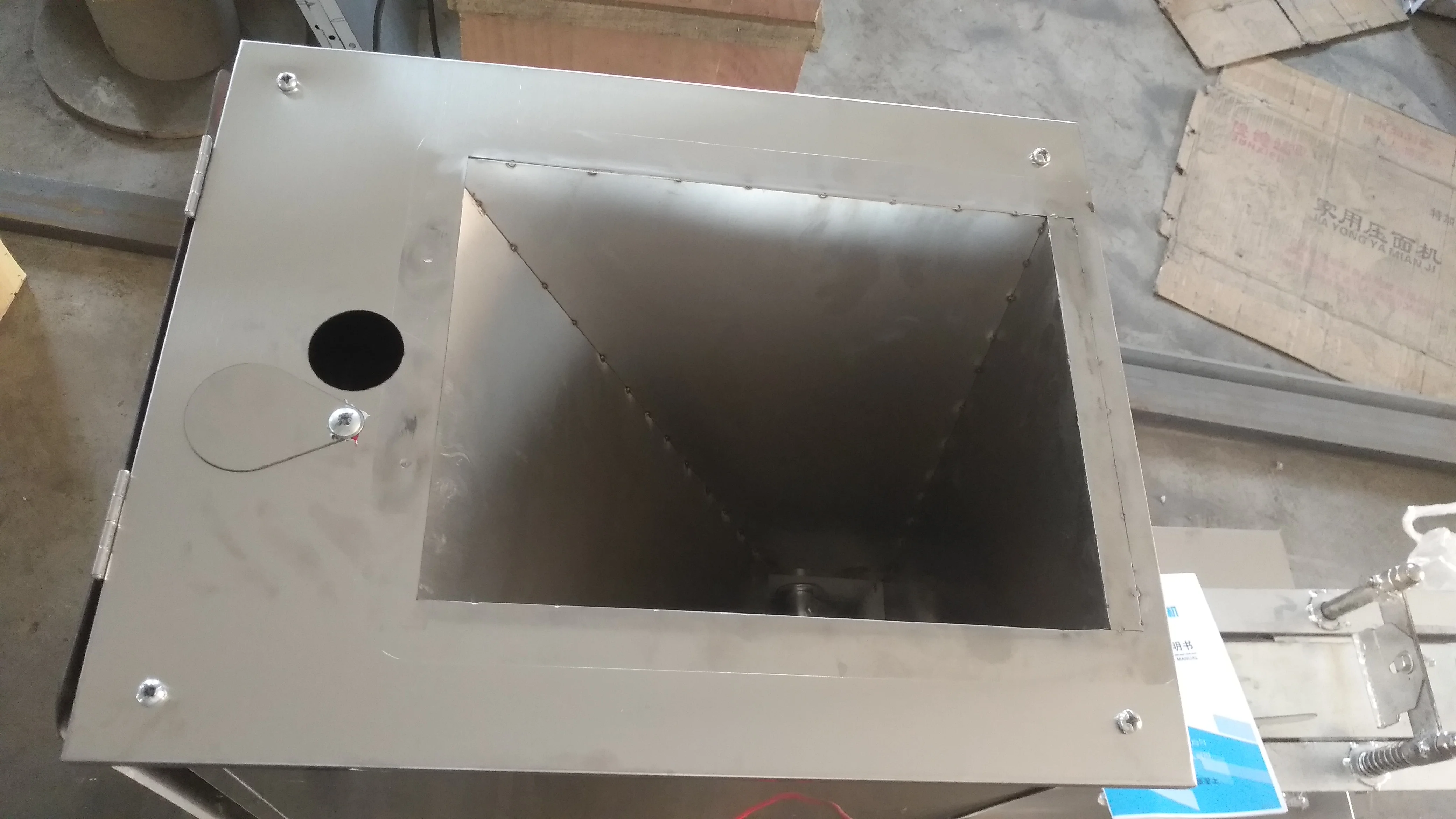 売る ソフトツイストマシン商業全自動調整可能なステンレス鋼スパイラル高収量小規模および大規模なツイストマシン