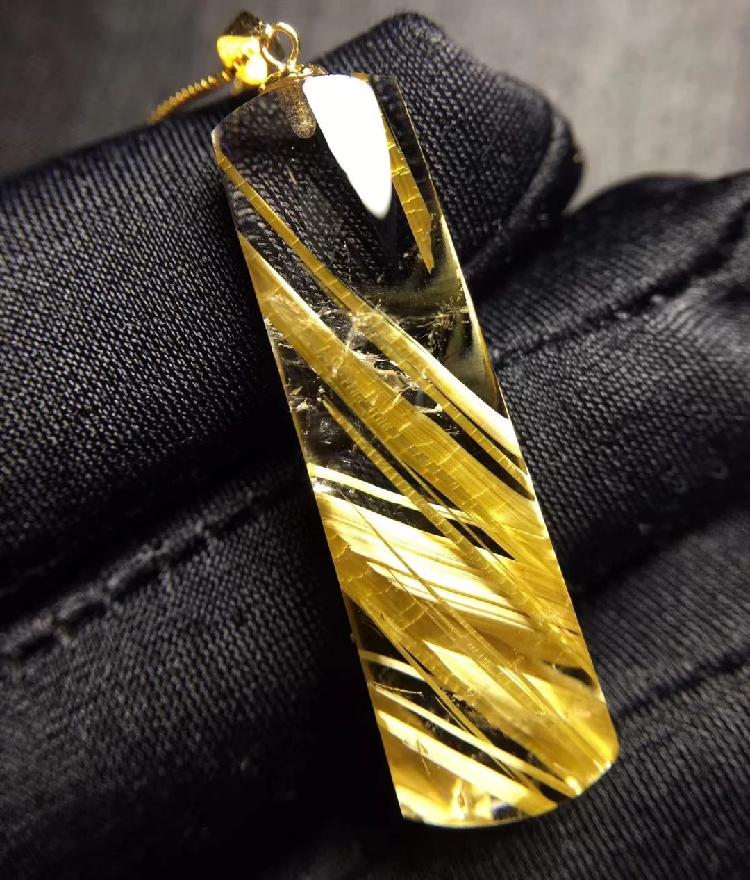 

Genuine Brazil Natural Gold Rutilated Quartz Titanium Barrel Pendant 18K Gold Gemstone 32*9.8*6.4mm Crystal necklace AAAAA