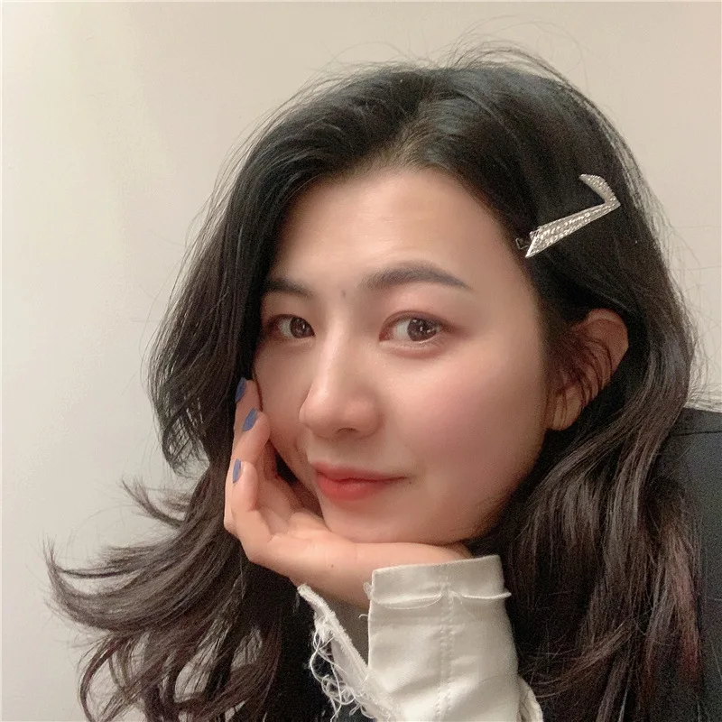 

Корейский простой темпераментный разбитой волос боковой зажим головной убор для женщин Серебряная Фея Звезда бриллиант челка зажим для же...