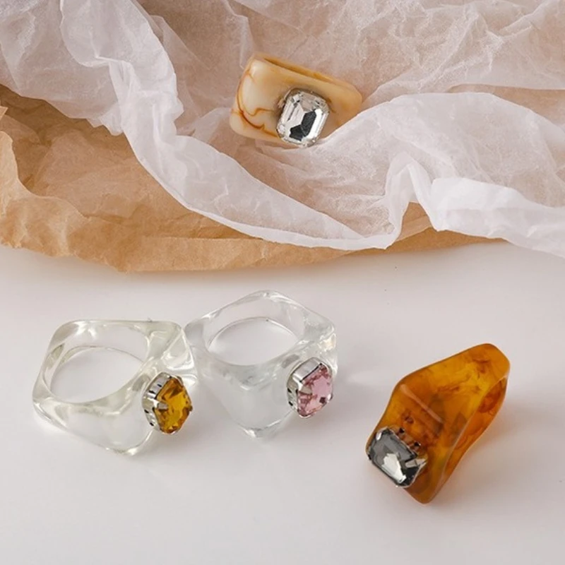 

U-Magical Korean Fashion Square Geometric Transparent Acrylic Ring for Women Irregular Rhinestone Index Finger Ring Jewelry