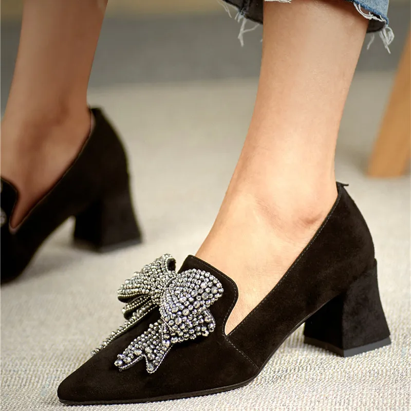 Женские замшевые туфли лодочки ASUMER вечерние на квадратном каблуке с острым носком украшенные стразами и