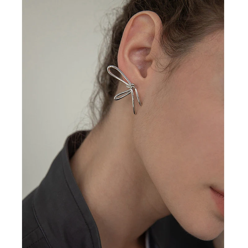 GHIDBK полые в форме бабочки проводной асимметричные серьги гвоздики ручной работы