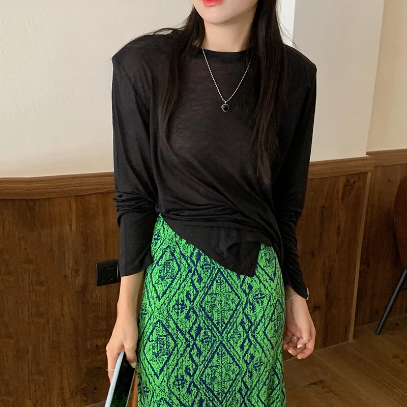 

Korean Chic All-Match Round Neck Patch Long-Sleeved Tencel Anti-Sat T-Shirt + High-Waist Printing Bag Hip Fishtail Skirt Female