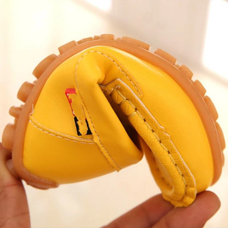 Детская обувь мягкая на плоской подошве для маленьких девочек яркие кожаные