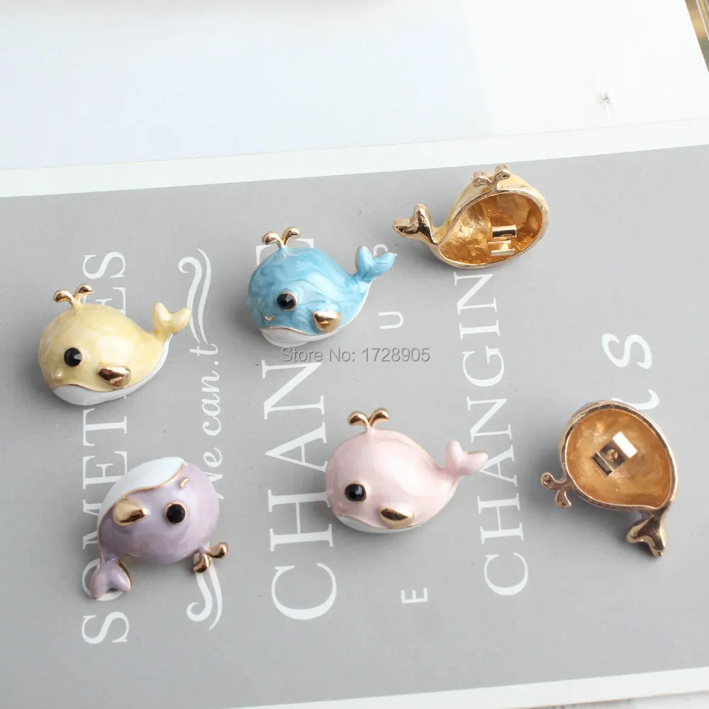 Рисунок 5 - Золотые подвески с застежкой сзади