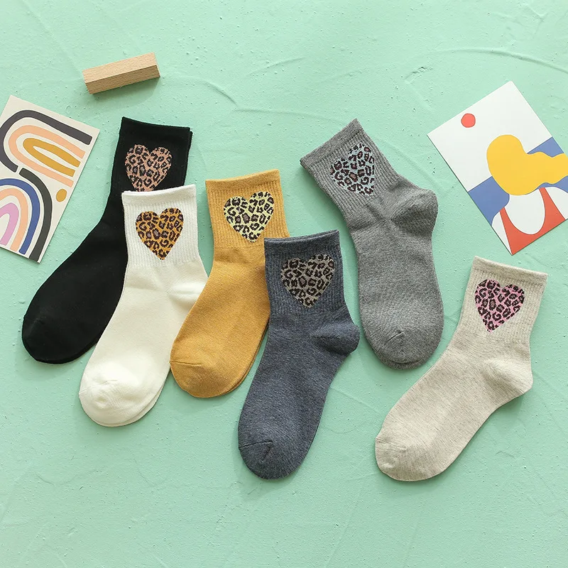 Женские носки с сердечками хлопковые леопардовым принтом модные Нескользящие