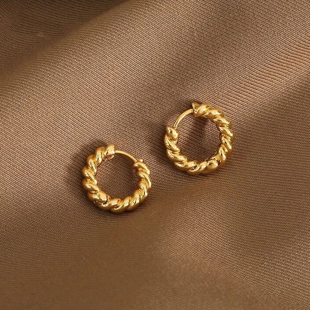 

Gold Huggie Hoop Earrings for Women 18K Gold Plated Twist Huggie Hoops Hypoallergenic